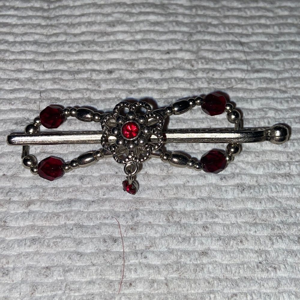 Small lrose.biz red gem hair clip